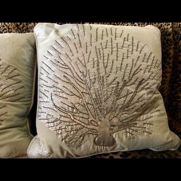 Coastal Collection By ENVOGUE 2 Pillows - Picture 5 of 10